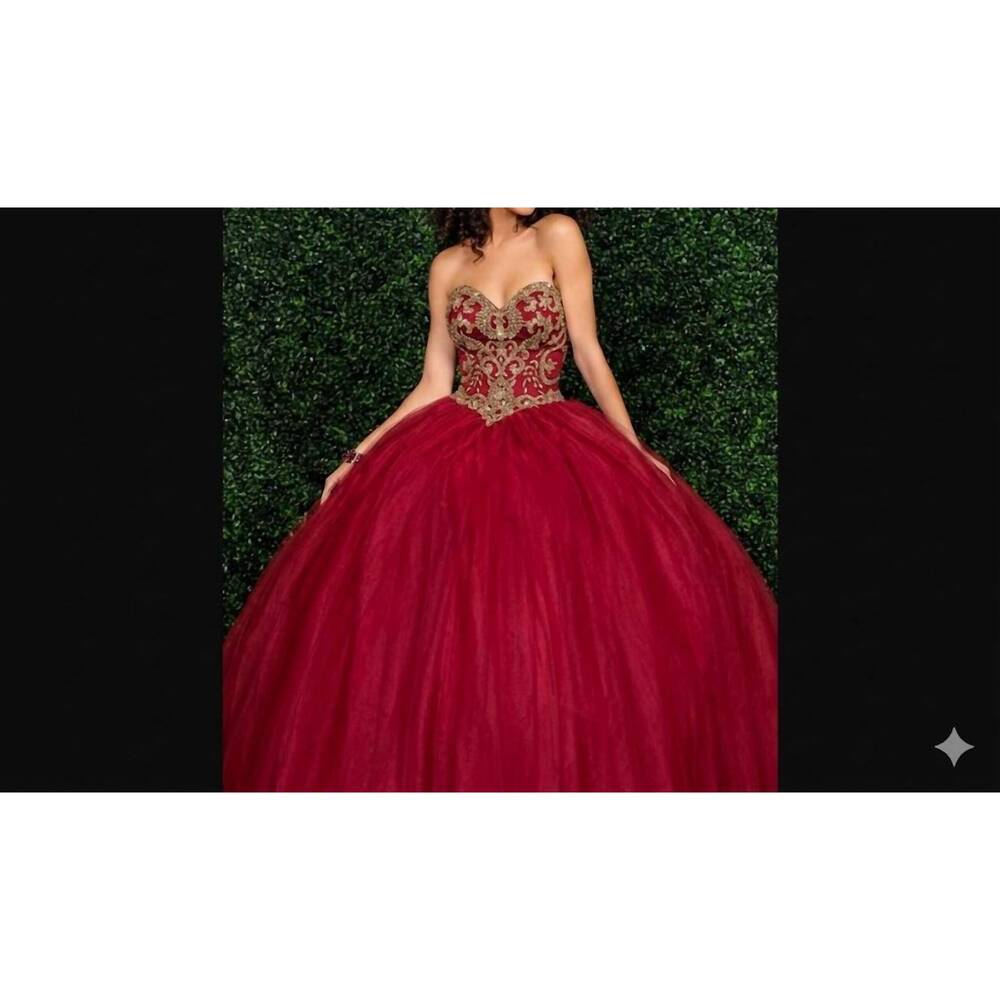 NEW KARISHMA CREATIONS women's prom dress in red/gold